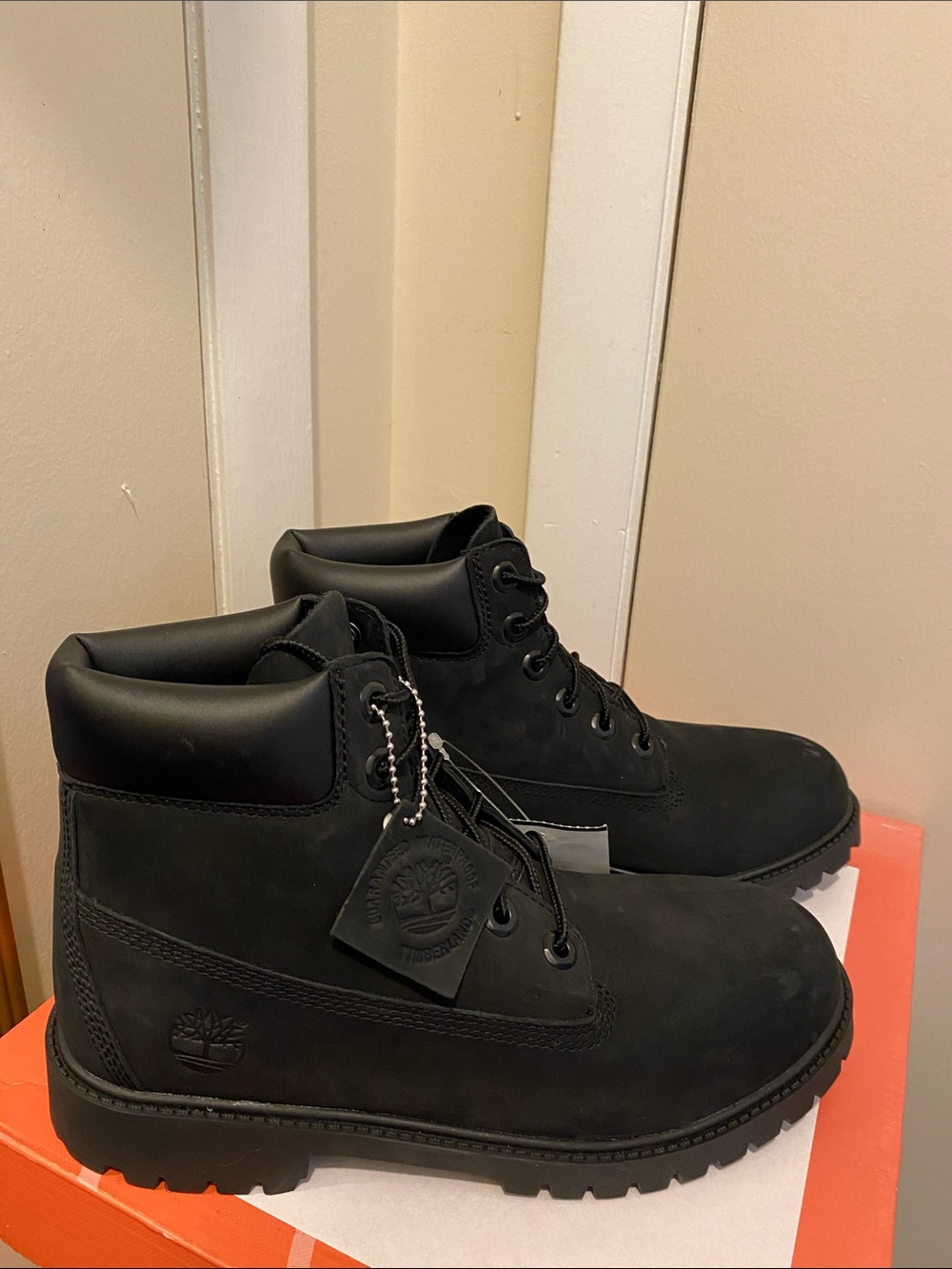 Timberland Boys Premium 6-Inch Nubuck Leather Waterproof Black Boots. US 7 NWOB